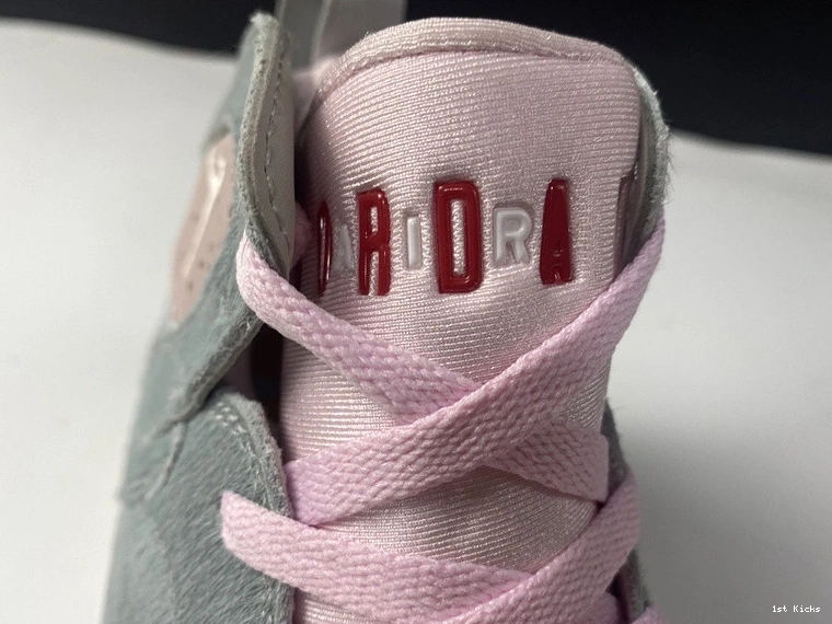 Neutral CT8528-002 - Grey 7 Retro Jordan 0209